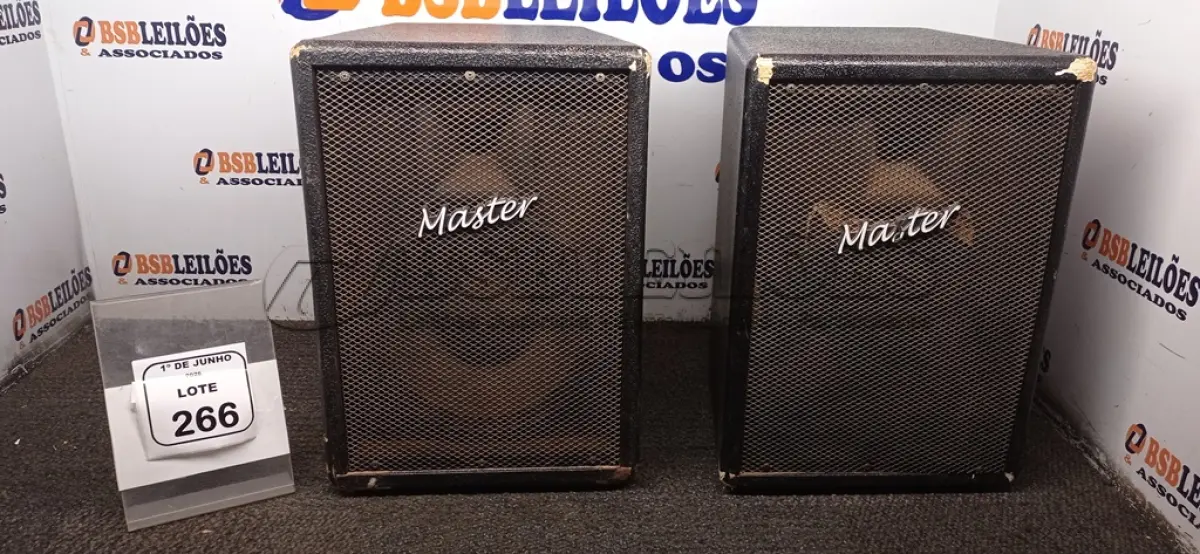 LOTE 266 - 02 CAIXAS DE SOM ALTO FALANTES MARCA MASTER. (NO ESTADO) ATENÇÃO! FAZER A VISITAÇÃO ANTES DE ARREMATAR, NÃO SABEMOS SE FUNCIONA, LEILÃO NÃO TEM GARANTIA E NEM DEVOLUÇÃO, SUJEITO A POSSÍVEIS AVARIAS VISÍVEIS/OCULTAS E/OU AUSÊNCIA DE COMPONENTES.