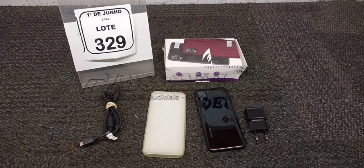 LOTE 329 - 01 SMARTPHONE COM CARREGADOR MODELO TWIST MARCA POSITIVO. (NO ESTADO) ATENÇÃO! FAZER A VISITAÇÃO ANTES DE ARREMATAR, NÃO SABEMOS SE FUNCIONA, LEILÃO NÃO TEM GARANTIA E NEM DEVOLUÇÃO, SUJEITO A POSSÍVEIS AVARIAS VISÍVEIS/OCULTAS E/OU AUSÊNCIA DE COMPONENTES.