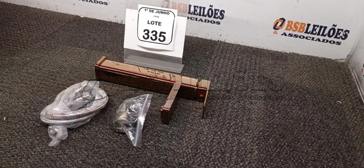 LOTE 335 - 01 TORNEIRA MISTURADOR MARCA PRIZI COM ACESSÓRIOS. (NO ESTADO) ATENÇÃO! FAZER A VISITAÇÃO ANTES DE ARREMATAR, NÃO SABEMOS SE FUNCIONA, LEILÃO NÃO TEM GARANTIA E NEM DEVOLUÇÃO, SUJEITO A POSSÍVEIS AVARIAS VISÍVEIS/OCULTAS E/OU AUSÊNCIA DE COMPONENTES.