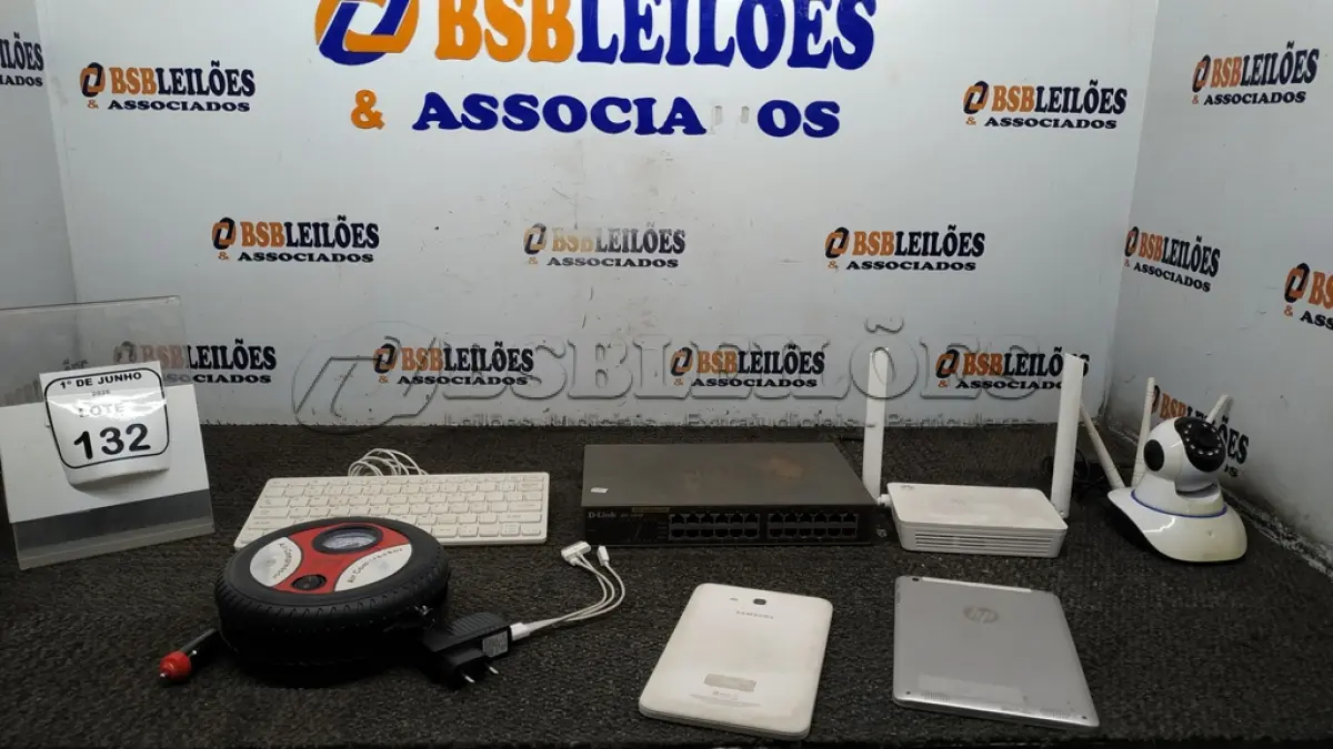 LOTE 132 - 01 TABLET COM CARREGADOR E ENTRADA PRA CHIP MARCA SAMSUNG, 01  TABLET MARCA HP, 01 MOLDEN, 01 SWITCH MAR CA DLINK, 01 CÂMERA WIFI COM FONTE, 01 MINI TECLADO USB E 01 COMPRESSOR DE AR 12V. (NO ESTADO) ATENÇÃO! FAZER A VISITAÇÃO ANTES DE ARREMATAR, NÃO SABEMOS SE FUNCIONA, LEILÃO NÃO TEM GARANTIA E NEM DEVOLUÇÃO, SUJEITO A POSSÍVEIS AVARIAS VISÍVEIS/OCULTAS E/OU AUSÊNCIA DE COMPONENTES.