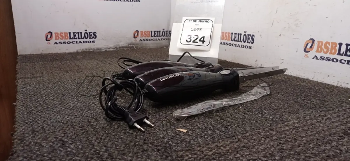 LOTE 324 - 03 FACAS ELÉTRICAS 220V MARCA MONDIAL. (NO ESTADO) ATENÇÃO! FAZER A VISITAÇÃO ANTES DE ARREMATAR, NÃO SABEMOS SE FUNCIONA, LEILÃO NÃO TEM GARANTIA E NEM DEVOLUÇÃO, SUJEITO A POSSÍVEIS AVARIAS VISÍVEIS/OCULTAS E/OU AUSÊNCIA DE COMPONENTES.