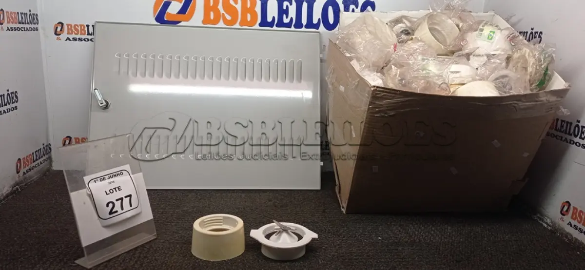LOTE 277 - 01 LOTE COM GRANDE QUANTIDADE DE ACOPLAMENTOS E BASE DE LIQUIDIFICADORES. (NO ESTADO) ATENÇÃO! FAZER A VISITAÇÃO ANTES DE ARREMATAR, NÃO SABEMOS SE FUNCIONA, LEILÃO NÃO TEM GARANTIA E NEM DEVOLUÇÃO, SUJEITO A POSSÍVEIS AVARIAS VISÍVEIS/OCULTAS E/OU AUSÊNCIA DE COMPONENTES.