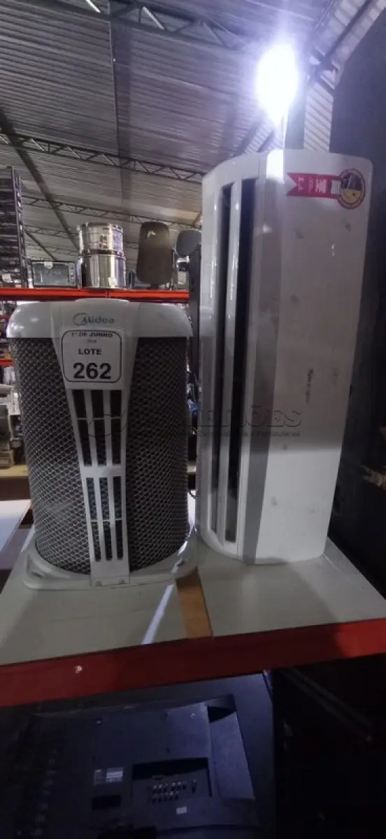 LOTE 262 - 01 AR CONDICIONADO DE 12.000 BTU/H COM CONDENSADORA MARCA MIDEA E EVAPORADORA MARCA SPRINGER. (NO ESTADO) ATENÇÃO! FAZER A VISITAÇÃO ANTES DE ARREMATAR, NÃO SABEMOS SE FUNCIONA, LEILÃO NÃO TEM GARANTIA E NEM DEVOLUÇÃO, SUJEITO A POSSÍVEIS AVARIAS VISÍVEIS/OCULTAS E/OU AUSÊNCIA DE COMPONENTES.