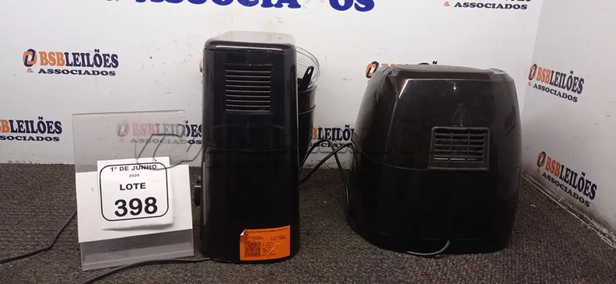 LOTE 398 - 01 AIR FRYER 4L 220V MARCA MONDIAL E 01 BATEDEIRA PLANETÁRIA 220V MARCA MONDIAL. (NO ESTADO) ATENÇÃO! FAZER A VISITAÇÃO ANTES DE ARREMATAR, NÃO SABEMOS SE FUNCIONA, LEILÃO NÃO TEM GARANTIA E NEM DEVOLUÇÃO, SUJEITO A POSSÍVEIS AVARIAS VISÍVEIS/OCULTAS E/OU AUSÊNCIA DE COMPONENTES.