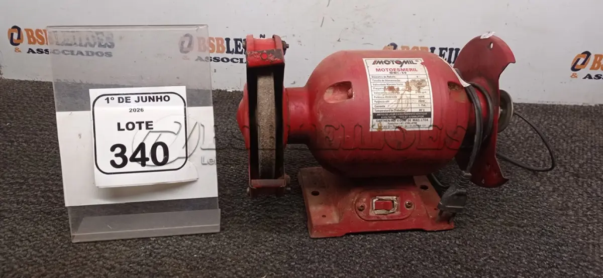 LOTE 340 - 01 MOTOR ELÉTRICO 6,15/3A. (NO ESTADO) ATENÇÃO! FAZER A VISITAÇÃO ANTES DE ARREMATAR, NÃO SABEMOS SE FUNCIONA, LEILÃO NÃO TEM GARANTIA E NEM DEVOLUÇÃO, SUJEITO A POSSÍVEIS AVARIAS VISÍVEIS/OCULTAS E/OU AUSÊNCIA DE COMPONENTES.