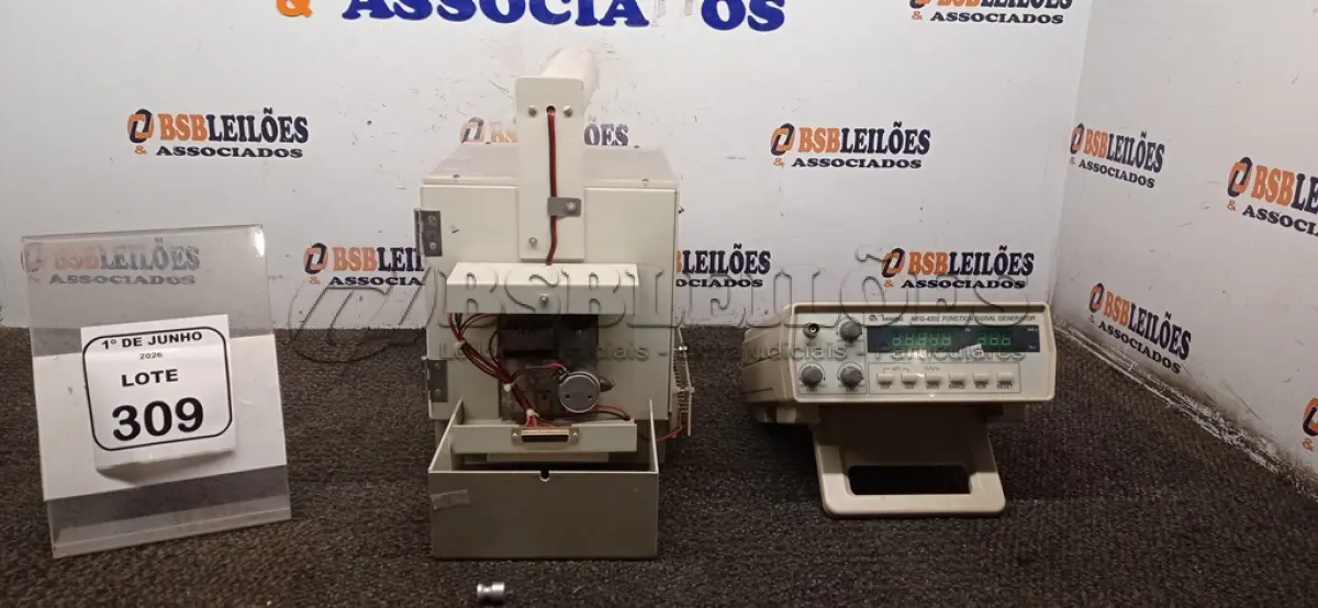 LOTE 309 - 01 GERADOR DE FUNÇÃO MODELO MFG-4202 MARCA MINIPA 01 CAIXA DE CONDICIONAMENTO ANIMAL MODELO EP-102 COM PAINEL DE CONTROLE MODELO CS 0199 110V. (NO ESTADO) ATENÇÃO! FAZER A VISITAÇÃO ANTES DE ARREMATAR, NÃO SABEMOS SE FUNCIONA, LEILÃO NÃO TEM GARANTIA E NEM DEVOLUÇÃO, SUJEITO A POSSÍVEIS AVARIAS VISÍVEIS/OCULTAS E/OU AUSÊNCIA DE COMPONENTES.