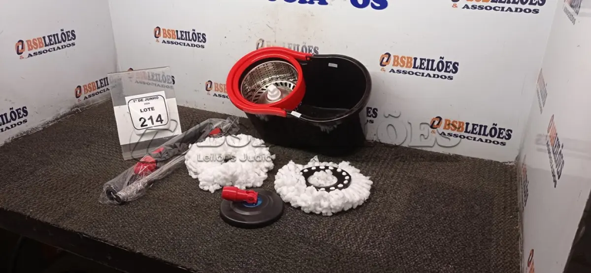 LOTE 214 - 01 ESFREGÃO GIRATÓRIO 360° MARCA MOP. (NO ESTADO) ATENÇÃO! FAZER A VISITAÇÃO ANTES DE ARREMATAR, NÃO SABEMOS SE FUNCIONA, LEILÃO NÃO TEM GARANTIA E NEM DEVOLUÇÃO, SUJEITO A POSSÍVEIS AVARIAS VISÍVEIS/OCULTAS E/OU AUSÊNCIA DE COMPONENTES.