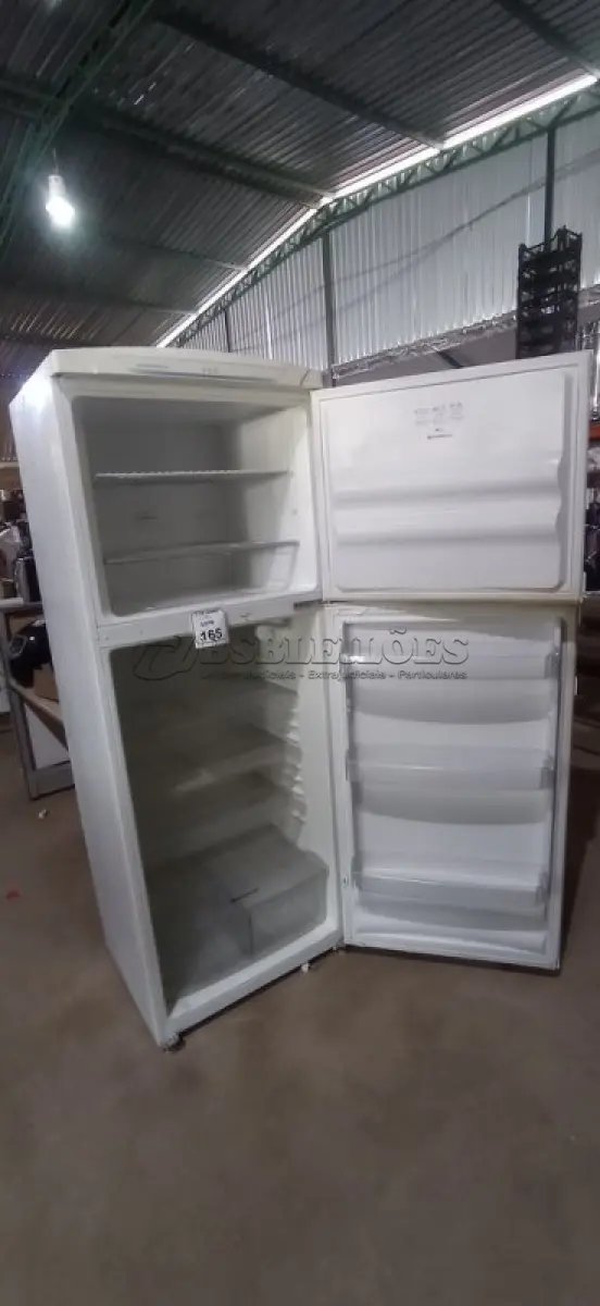 LOTE 165 - 01 GELADEIRA 460L MARCA CONTINENTAL. (NO ESTADO) ATENÇÃO! FAZER A VISITAÇÃO ANTES DE ARREMATAR, NÃO SABEMOS SE FUNCIONA, LEILÃO NÃO TEM GARANTIA E NEM DEVOLUÇÃO, SUJEITO A POSSÍVEIS AVARIAS VISÍVEIS/OCULTAS E/OU AUSÊNCIA DE COMPONENTES.