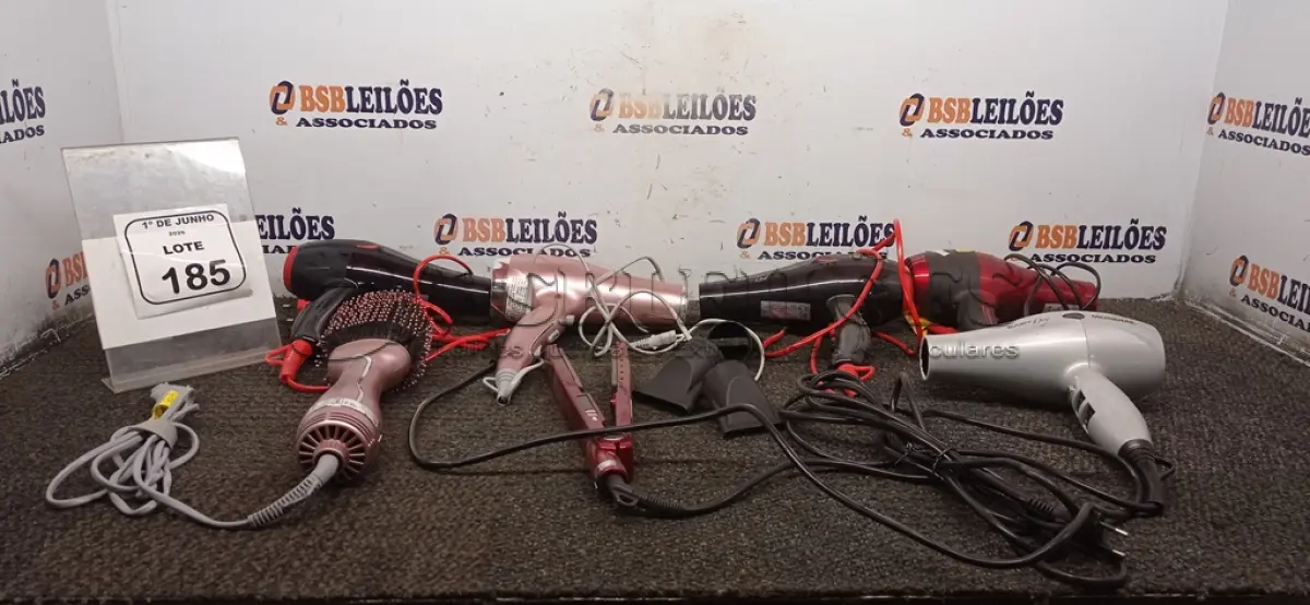 LOTE 185 - 01 PRANCHA, 01 ESCOVA DE CABELO ELÉTRICA E 05 SECADORES DE CABELO MARCA MONDIAL. (NO ESTADO) ATENÇÃO! FAZER A VISITAÇÃO ANTES DE ARREMATAR, NÃO SABEMOS SE FUNCIONA, LEILÃO NÃO TEM GARANTIA E NEM DEVOLUÇÃO, SUJEITO A POSSÍVEIS AVARIAS VISÍVEIS/OCULTAS E/OU AUSÊNCIA DE COMPONENTES.