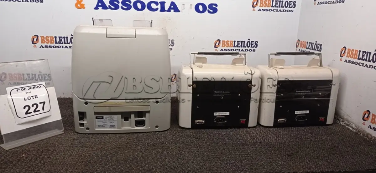 LOTE 227 - 03 MÁQUINAS DE CONTAR DE CÉDULAS DE MODELOS E MARCAS DIVERSAS. (NO ESTADO) ATENÇÃO! FAZER A VISITAÇÃO ANTES DE ARREMATAR, NÃO SABEMOS SE FUNCIONA, LEILÃO NÃO TEM GARANTIA E NEM DEVOLUÇÃO, SUJEITO A POSSÍVEIS AVARIAS VISÍVEIS/OCULTAS E/OU AUSÊNCIA DE COMPONENTES.