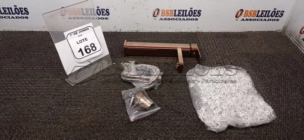 LOTE 168 - 01 TORNEIRA MISTURADOR MARCA PRIZI COM ACESSÓRIOS E 01 SACO COM CANTONEIRAS PARA FIXAÇÃO DE PARAFUSOS. (NO ESTADO) ATENÇÃO! FAZER A VISITAÇÃO ANTES DE ARREMATAR, NÃO SABEMOS SE FUNCIONA, LEILÃO NÃO TEM GARANTIA E NEM DEVOLUÇÃO, SUJEITO A POSSÍVEIS AVARIAS VISÍVEIS/OCULTAS E/OU AUSÊNCIA DE COMPONENTES.