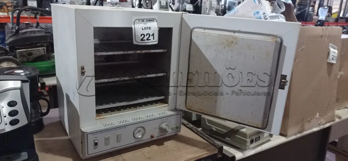 LOTE 221 - 01 ESTUFA PARA ESTERILIZAÇÃO E SECAGEM. (NO ESTADO) ATENÇÃO! FAZER A VISITAÇÃO ANTES DE ARREMATAR, NÃO SABEMOS SE FUNCIONA, LEILÃO NÃO TEM GARANTIA E NEM DEVOLUÇÃO, SUJEITO A POSSÍVEIS AVARIAS VISÍVEIS/OCULTAS E/OU AUSÊNCIA DE COMPONENTES.