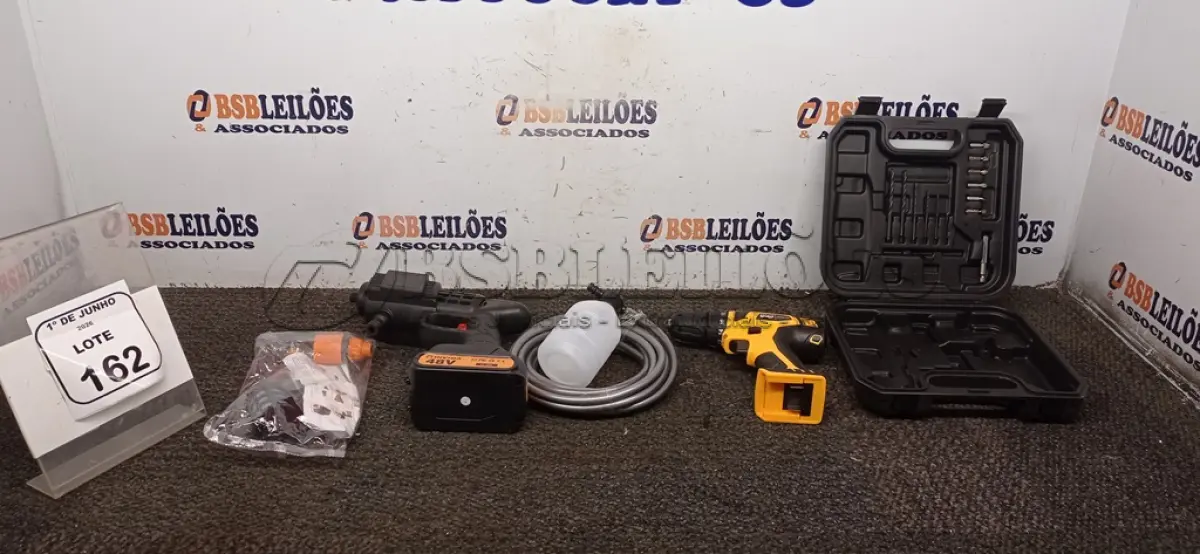 LOTE 162 - 01 PISTOLA DE PRESSÃO DE ÁGUA COM BATERIA 48V E ACESSÓRIOS E PARAFUSADEIRA WAP COM BROCAS E MALETA (SEM BATERIA). (NO ESTADO) ATENÇÃO! FAZER A VISITAÇÃO ANTES DE ARREMATAR, NÃO SABEMOS SE FUNCIONA, LEILÃO NÃO TEM GARANTIA E NEM DEVOLUÇÃO, SUJEITO A POSSÍVEIS AVARIAS VISÍVEIS/OCULTAS E/OU AUSÊNCIA DE COMPONENTES.