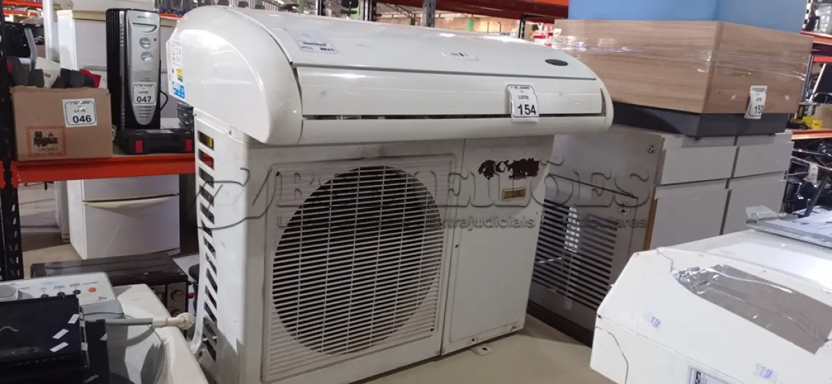 LOTE 154 - 01 CONDENSADORA MODELO BI SPLIT DE 9.000 BTU MARCA GREE E 01 EVAPORADORA DE 24.000 BTU. (NO ESTADO) ATENÇÃO! FAZER A VISITAÇÃO ANTES DE ARREMATAR, NÃO SABEMOS SE FUNCIONA, LEILÃO NÃO TEM GARANTIA E NEM DEVOLUÇÃO, SUJEITO A POSSÍVEIS AVARIAS VISÍVEIS/OCULTAS E/OU AUSÊNCIA DE COMPONENTES.