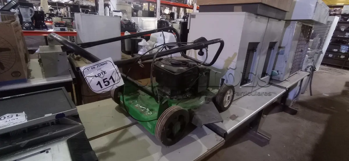 LOTE 151 - 01 MÁQUINA DE CORTAR GRAMA MODELO MC-600G MARCA TRAPP. (NO ESTADO) ATENÇÃO! FAZER A VISITAÇÃO ANTES DE ARREMATAR, NÃO SABEMOS SE FUNCIONA, LEILÃO NÃO TEM GARANTIA E NEM DEVOLUÇÃO, SUJEITO A POSSÍVEIS AVARIAS VISÍVEIS/OCULTAS E/OU AUSÊNCIA DE COMPONENTES.