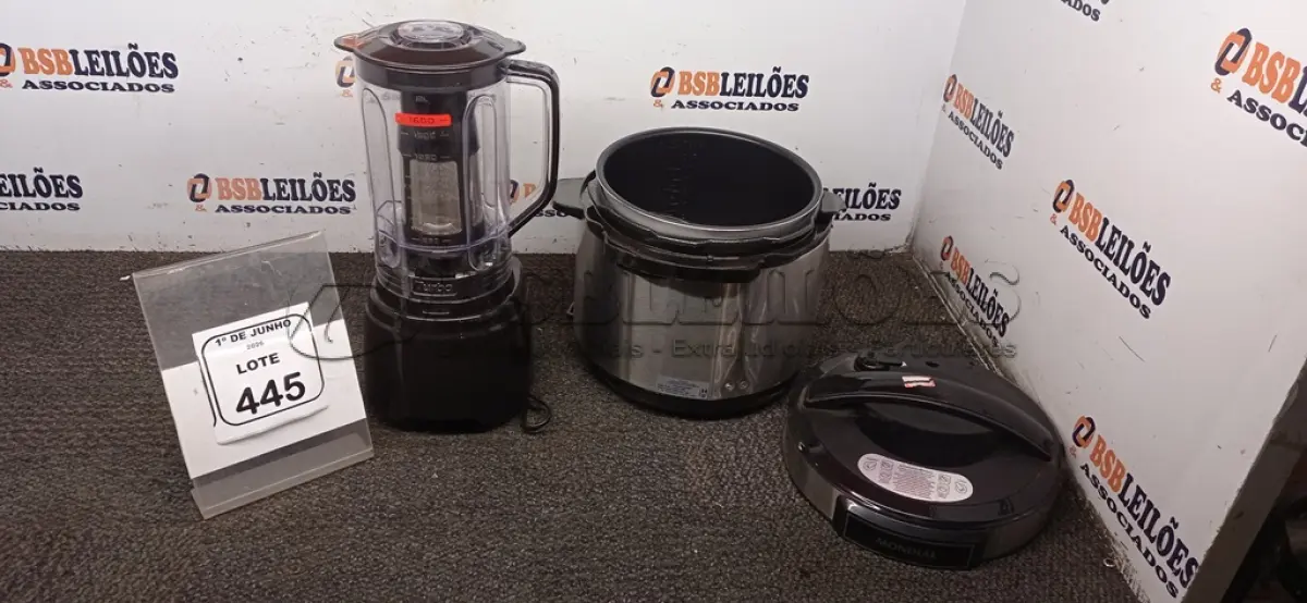 LOTE 445 - 01 PANELA DE PRESSÃO ELÉTRICA 220V MARCA MONDIAL E 01 LIQUIDIFICADOR 220V MARCA MONDIAL. (NO ESTADO) ATENÇÃO! FAZER A VISITAÇÃO ANTES DE ARREMATAR, NÃO SABEMOS SE FUNCIONA, LEILÃO NÃO TEM GARANTIA E NEM DEVOLUÇÃO, SUJEITO A POSSÍVEIS AVARIAS VISÍVEIS/OCULTAS E/OU AUSÊNCIA DE COMPONENTES.