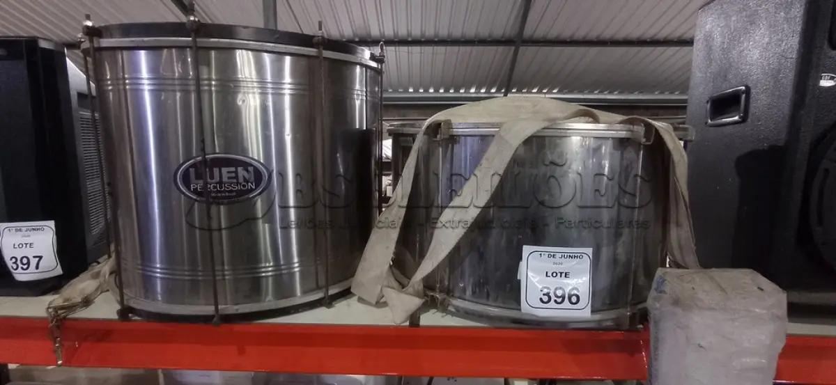 LOTE 396 - 01 SURDO E 01 TAMBOR DE PERCUSSÃO. (NO ESTADO) ATENÇÃO! FAZER A VISITAÇÃO ANTES DE ARREMATAR, NÃO SABEMOS SE FUNCIONA, LEILÃO NÃO TEM GARANTIA E NEM DEVOLUÇÃO, SUJEITO A POSSÍVEIS AVARIAS VISÍVEIS/OCULTAS E/OU AUSÊNCIA DE COMPONENTES.