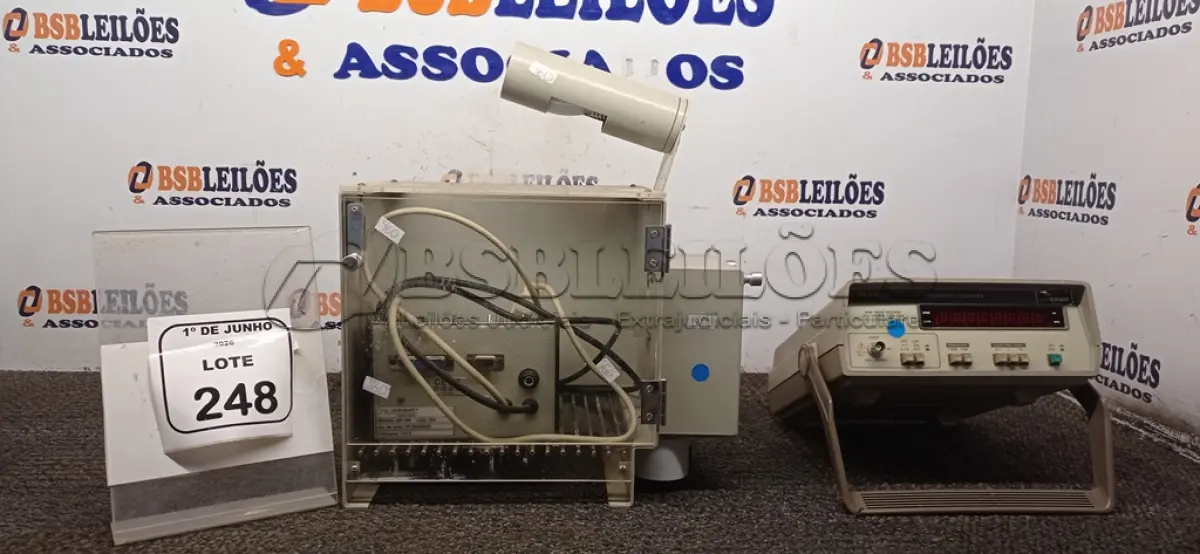 LOTE 248 - 01 FREQUENCÍMETRO MODELO MF-6120 MARCA MINIPA E 01 CAIXA DE CONDICIONAMENTO ANIMAL MODELO EP-102 COM PAINEL DE CONTROLE 110V. (NO ESTADO) ATENÇÃO! FAZER A VISITAÇÃO ANTES DE ARREMATAR, NÃO SABEMOS SE FUNCIONA, LEILÃO NÃO TEM GARANTIA E NEM DEVOLUÇÃO, SUJEITO A POSSÍVEIS AVARIAS VISÍVEIS/OCULTAS E/OU AUSÊNCIA DE COMPONENTES.