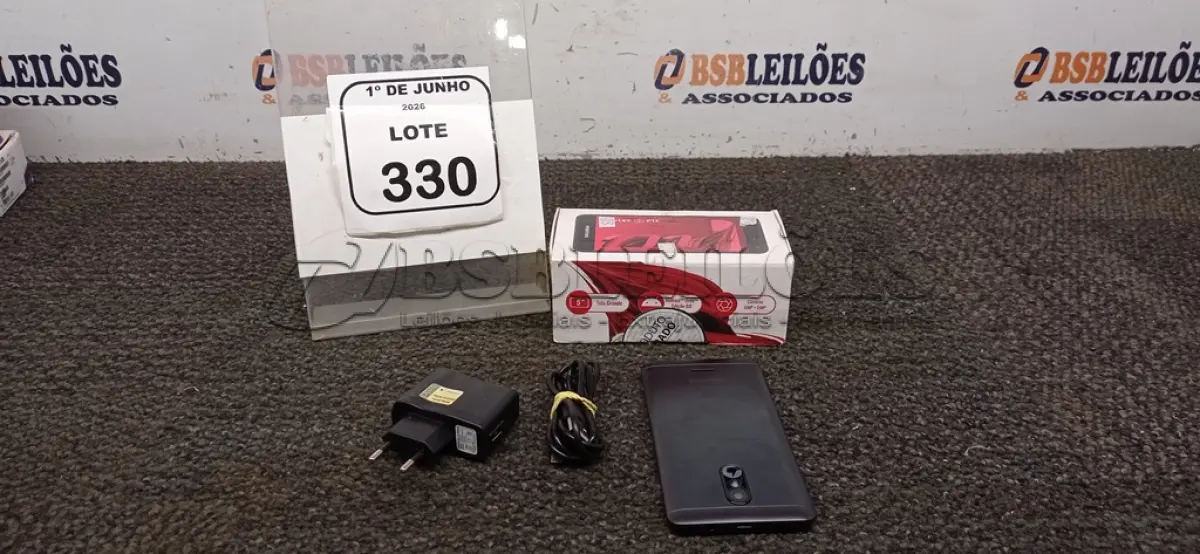 LOTE 330 - 01 SMARTPHONE COM CARREGADOR MODELO TWIST MARCA POSITIVO. (NO ESTADO) ATENÇÃO! FAZER A VISITAÇÃO ANTES DE ARREMATAR, NÃO SABEMOS SE FUNCIONA, LEILÃO NÃO TEM GARANTIA E NEM DEVOLUÇÃO, SUJEITO A POSSÍVEIS AVARIAS VISÍVEIS/OCULTAS E/OU AUSÊNCIA DE COMPONENTES.