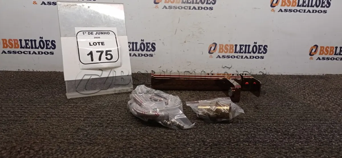 LOTE 175 - 01 TORNEIRA MISTURADOR MARCA PRIZI COM ACESSÓRIOS. (NO ESTADO) ATENÇÃO! FAZER A VISITAÇÃO ANTES DE ARREMATAR, NÃO SABEMOS SE FUNCIONA, LEILÃO NÃO TEM GARANTIA E NEM DEVOLUÇÃO, SUJEITO A POSSÍVEIS AVARIAS VISÍVEIS/OCULTAS E/OU AUSÊNCIA DE COMPONENTES.