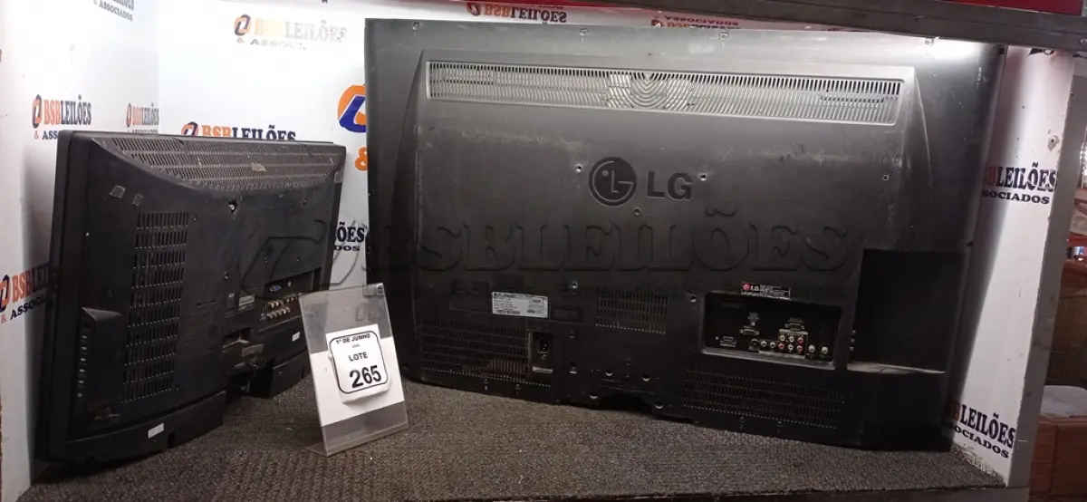 LOTE 265 - 01 TV LCD 26’’ MARCA AOC E 01 TV LCD 42’’ MARCA LG. (NO ESTADO) ATENÇÃO! FAZER A VISITAÇÃO ANTES DE ARREMATAR, NÃO SABEMOS SE FUNCIONA, LEILÃO NÃO TEM GARANTIA E NEM DEVOLUÇÃO, SUJEITO A POSSÍVEIS AVARIAS VISÍVEIS/OCULTAS E/OU AUSÊNCIA DE COMPONENTES.