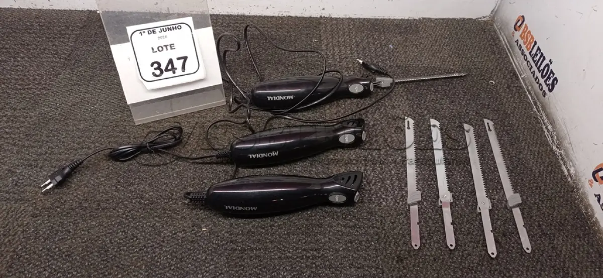 LOTE 347 - 03 FACAS ELÉTRICAS 220V MARCA MONDIAL. (NO ESTADO) ATENÇÃO! FAZER A VISITAÇÃO ANTES DE ARREMATAR, NÃO SABEMOS SE FUNCIONA, LEILÃO NÃO TEM GARANTIA E NEM DEVOLUÇÃO, SUJEITO A POSSÍVEIS AVARIAS VISÍVEIS/OCULTAS E/OU AUSÊNCIA DE COMPONENTES.