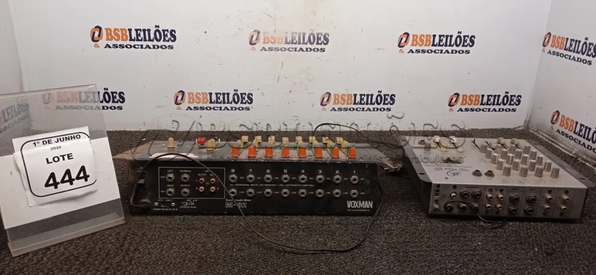LOTE 444 - 01 MESA DE SOM AC-DC 12V MARCA STAR E 01 MESA DE SOM MODELO M-82 MARCA VOXMAN. (NO ESTADO) ATENÇÃO! FAZER A VISITAÇÃO ANTES DE ARREMATAR, NÃO SABEMOS SE FUNCIONA, LEILÃO NÃO TEM GARANTIA E NEM DEVOLUÇÃO, SUJEITO A POSSÍVEIS AVARIAS VISÍVEIS/OCULTAS E/OU AUSÊNCIA DE COMPONENTES.