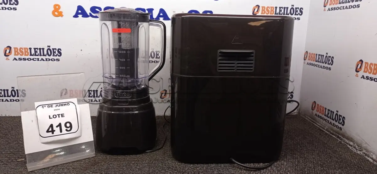 LOTE 419 - 01 AIR FRYER/FORNO 12L 220V MARCA MONDIAL E 01 LIQUIDIFICADOR 220V MARCA MONDIAL. (NO ESTADO) ATENÇÃO! FAZER A VISITAÇÃO ANTES DE ARREMATAR, NÃO SABEMOS SE FUNCIONA, LEILÃO NÃO TEM GARANTIA E NEM DEVOLUÇÃO, SUJEITO A POSSÍVEIS AVARIAS VISÍVEIS/OCULTAS E/OU AUSÊNCIA DE COMPONENTES.