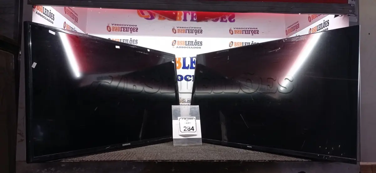LOTE 284 - 01 TV 43’’ MARCA PHILIPS E 01 TV LCD 40’’ MARCA SAMSUNG. (NO ESTADO) ATENÇÃO! FAZER A VISITAÇÃO ANTES DE ARREMATAR, NÃO SABEMOS SE FUNCIONA, LEILÃO NÃO TEM GARANTIA E NEM DEVOLUÇÃO, SUJEITO A POSSÍVEIS AVARIAS VISÍVEIS/OCULTAS E/OU AUSÊNCIA DE COMPONENTES.