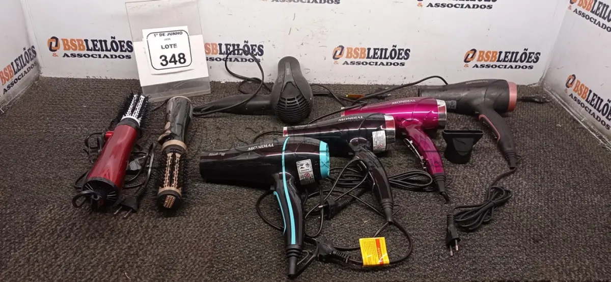 LOTE 348 - 02 ESCOVAS DE CABELO ELÉTRICA MARCA MONDIAL E 05 SECADORES DE CABELO MODELOS DIVERSOS MARCA MONDIAL. (NO ESTADO) ATENÇÃO! FAZER A VISITAÇÃO ANTES DE ARREMATAR, NÃO SABEMOS SE FUNCIONA, LEILÃO NÃO TEM GARANTIA E NEM DEVOLUÇÃO, SUJEITO A POSSÍVEIS AVARIAS VISÍVEIS/OCULTAS E/OU AUSÊNCIA DE COMPONENTES.