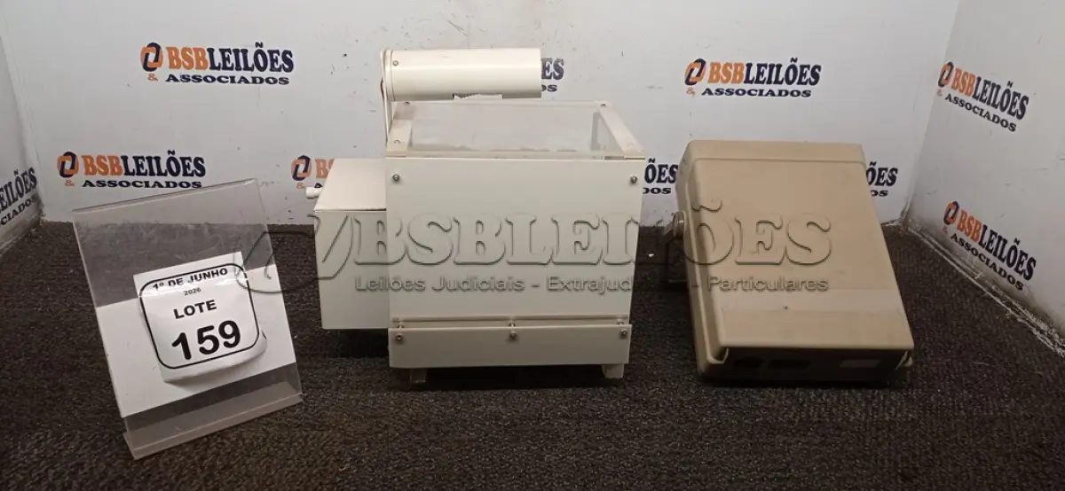 LOTE 159 - 01 MULTÍMETRO ANALÓGICOS MODELO MDM-8145 MARCA MINPA E 01 CAIXA DE CONDICIONAMENTO ANIMAL MODELO EP-102 COM PAINEL DE CONTROLE MODELO CS 0199 110V. (NO ESTADO) ATENÇÃO! FAZER A VISITAÇÃO ANTES DE ARREMATAR, NÃO SABEMOS SE FUNCIONA, LEILÃO NÃO TEM GARANTIA E NEM DEVOLUÇÃO, SUJEITO A POSSÍVEIS AVARIAS VISÍVEIS/OCULTAS E/OU AUSÊNCIA DE COMPONENTES.