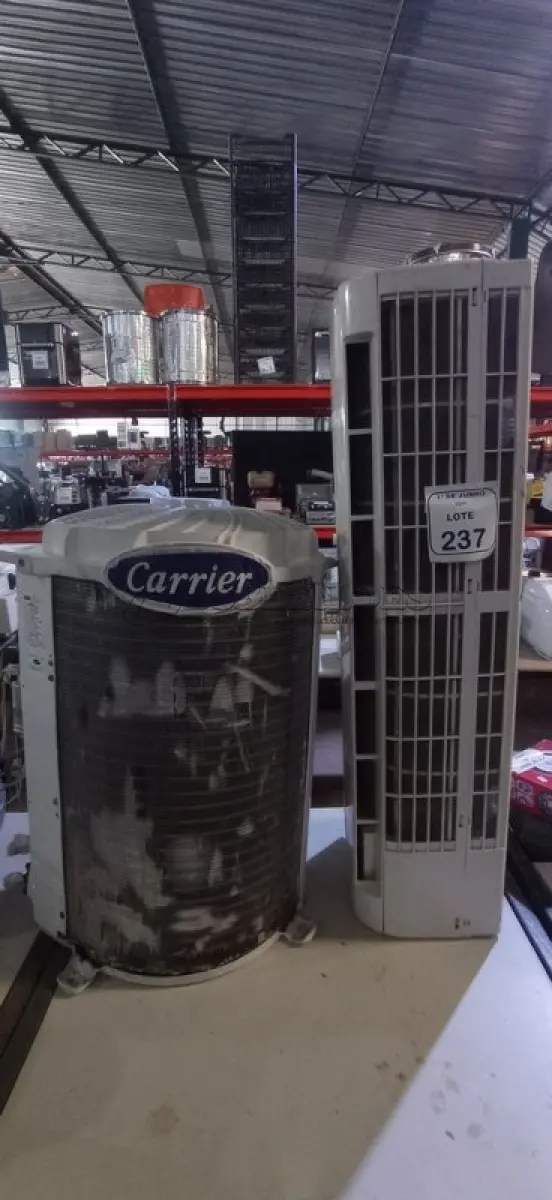 LOTE 237 - 01 CONDENSADORA DE 24.000 BTU/H MARCA CARRIER E 01 EVAPORADORA DE 24.000 BTU/H MARCA ELECTROLUX. (NO ESTADO) ATENÇÃO! FAZER A VISITAÇÃO ANTES DE ARREMATAR, NÃO SABEMOS SE FUNCIONA, LEILÃO NÃO TEM GARANTIA E NEM DEVOLUÇÃO, SUJEITO A POSSÍVEIS AVARIAS VISÍVEIS/OCULTAS E/OU AUSÊNCIA DE COMPONENTES.