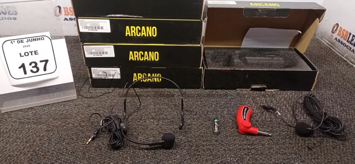 LOTE 137 - 06 MICROFONES AURICULAR COM MICROFONE DE LAPELA MODELO LA500 MARCA ARCANO. (NO ESTADO) ATENÇÃO! FAZER A VISITAÇÃO ANTES DE ARREMATAR, NÃO SABEMOS SE FUNCIONA, LEILÃO NÃO TEM GARANTIA E NEM DEVOLUÇÃO, SUJEITO A POSSÍVEIS AVARIAS VISÍVEIS/OCULTAS E/OU AUSÊNCIA DE COMPONENTES.