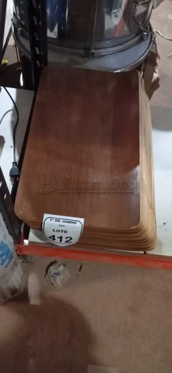 LOTE 412 - 20 PLACAS DE MADEIRA. (NO ESTADO) ATENÇÃO! FAZER A VISITAÇÃO ANTES DE ARREMATAR, NÃO SABEMOS SE FUNCIONA, LEILÃO NÃO TEM GARANTIA E NEM DEVOLUÇÃO, SUJEITO A POSSÍVEIS AVARIAS VISÍVEIS/OCULTAS E/OU AUSÊNCIA DE COMPONENTES.