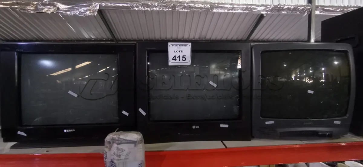 LOTE 415 - 03 TVS DE TUBO MARCAS SEMP, LG E SANYO. (NO ESTADO) ATENÇÃO! FAZER A VISITAÇÃO ANTES DE ARREMATAR, NÃO SABEMOS SE FUNCIONA, LEILÃO NÃO TEM GARANTIA E NEM DEVOLUÇÃO, SUJEITO A POSSÍVEIS AVARIAS VISÍVEIS/OCULTAS E/OU AUSÊNCIA DE COMPONENTES.