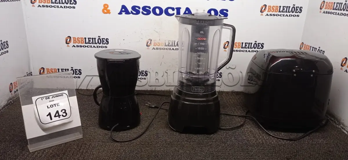 LOTE 143 - 01 PANIFICADORA 220V MODELO MASTER BREAD MARCA MONDIAL, 01 CAFETEIRA MARCA MONDIAL E 01 LIQUIDIFICADOR. (NO ESTADO) ATENÇÃO! FAZER A VISITAÇÃO ANTES DE ARREMATAR, NÃO SABEMOS SE FUNCIONA, LEILÃO NÃO TEM GARANTIA E NEM DEVOLUÇÃO, SUJEITO A POSSÍVEIS AVARIAS VISÍVEIS/OCULTAS E/OU AUSÊNCIA DE COMPONENTES.