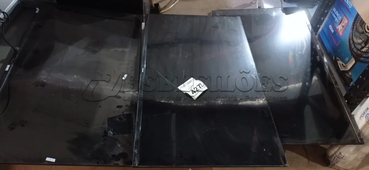 LOTE 427 - 02 TVS LCD 43’’ MARCA PHILIPS. (NO ESTADO) ATENÇÃO! FAZER A VISITAÇÃO ANTES DE ARREMATAR, NÃO SABEMOS SE FUNCIONA, LEILÃO NÃO TEM GARANTIA E NEM DEVOLUÇÃO, SUJEITO A POSSÍVEIS AVARIAS VISÍVEIS/OCULTAS E/OU AUSÊNCIA DE COMPONENTES.
