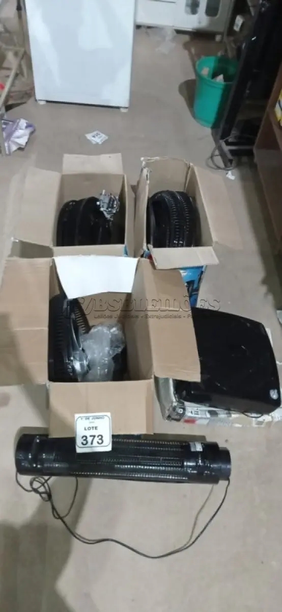 LOTE 373 - 05 VENTILADORES DE MODELOS DIVERSOS 220V MARCA MONDIAL DESMONTADOS INCOMPLETOS. (NO ESTADO) ATENÇÃO! FAZER A VISITAÇÃO ANTES DE ARREMATAR, NÃO SABEMOS SE FUNCIONA, LEILÃO NÃO TEM GARANTIA E NEM DEVOLUÇÃO, SUJEITO A POSSÍVEIS AVARIAS VISÍVEIS/OCULTAS E/OU AUSÊNCIA DE COMPONENTES.