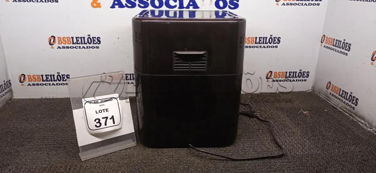 LOTE 371 - 01 AIR FRYER/FORNO 12L 220V MARCA MONDIAL. (NO ESTADO) ATENÇÃO! FAZER A VISITAÇÃO ANTES DE ARREMATAR, NÃO SABEMOS SE FUNCIONA, LEILÃO NÃO TEM GARANTIA E NEM DEVOLUÇÃO, SUJEITO A POSSÍVEIS AVARIAS VISÍVEIS/OCULTAS E/OU AUSÊNCIA DE COMPONENTES.