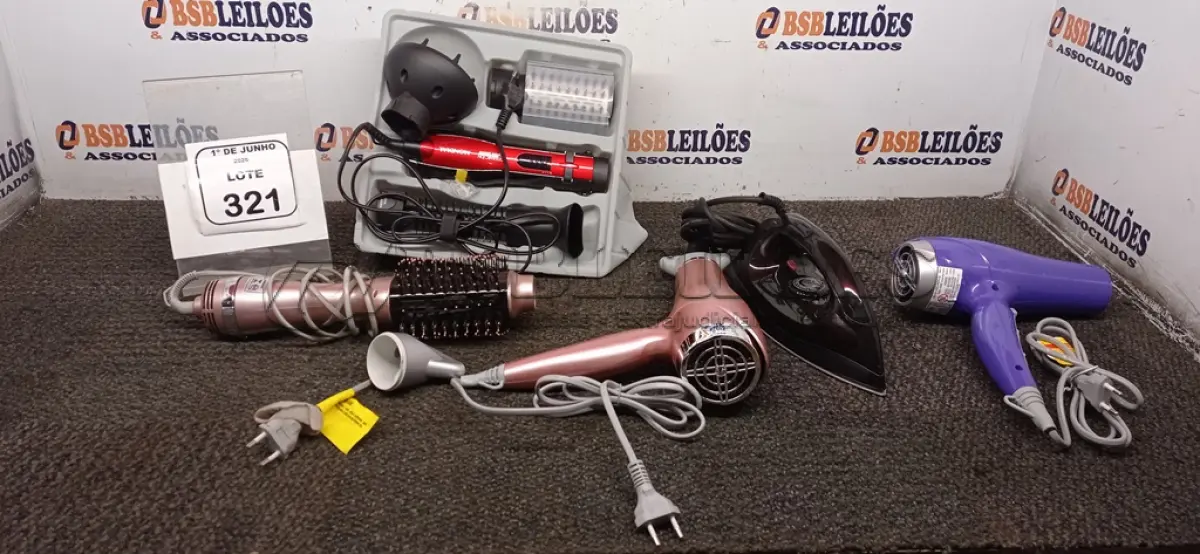 LOTE 321 - 02 SECADORES DE CABELO 220V MARCA MONDIAL, 01 FERRO DE PASSAR 220V MARCA MONDIAL E 02 ESCOVAS DE CABELO ELÉTRICAS SENDO 01 COM ACESSÓRIOS MARCA MONDIAL. (NO ESTADO) ATENÇÃO! FAZER A VISITAÇÃO ANTES DE ARREMATAR, NÃO SABEMOS SE FUNCIONA, LEILÃO NÃO TEM GARANTIA E NEM DEVOLUÇÃO, SUJEITO A POSSÍVEIS AVARIAS VISÍVEIS/OCULTAS E/OU AUSÊNCIA DE COMPONENTES.