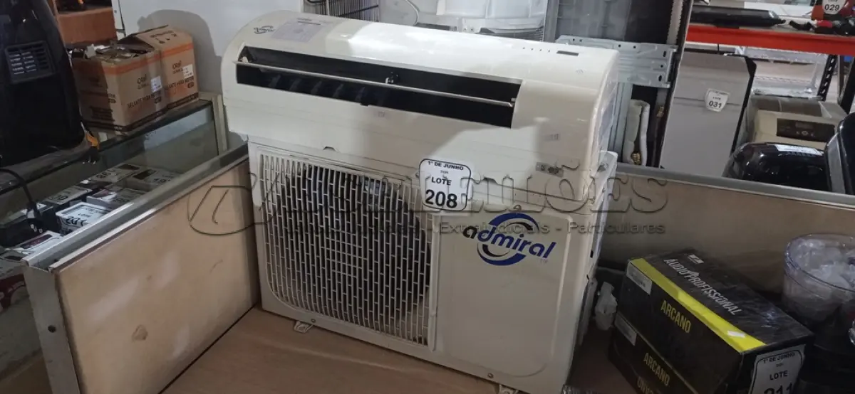 LOTE 208 - 01 AR CONDICIONADO DE 9.000 BTU/H MARCA ADMIRAL. (NO ESTADO) ATENÇÃO! FAZER A VISITAÇÃO ANTES DE ARREMATAR, NÃO SABEMOS SE FUNCIONA, LEILÃO NÃO TEM GARANTIA E NEM DEVOLUÇÃO, SUJEITO A POSSÍVEIS AVARIAS VISÍVEIS/OCULTAS E/OU AUSÊNCIA DE COMPONENTES.