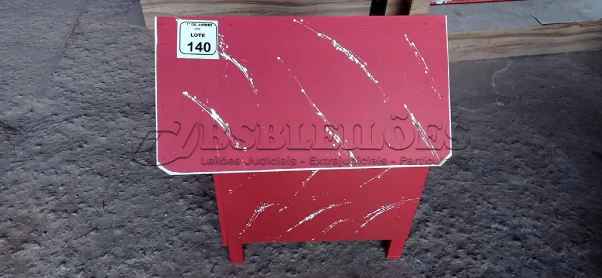 LOTE 140 - 01 CASA PARA PETS EM MADEIRA. (NO ESTADO) ATENÇÃO! FAZER A VISITAÇÃO ANTES DE ARREMATAR, NÃO SABEMOS SE FUNCIONA, LEILÃO NÃO TEM GARANTIA E NEM DEVOLUÇÃO, SUJEITO A POSSÍVEIS AVARIAS VISÍVEIS/OCULTAS E/OU AUSÊNCIA DE COMPONENTES.