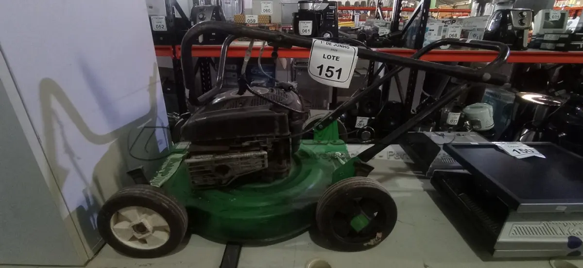 LOTE 151 - 01 MÁQUINA DE CORTAR GRAMA MODELO MC-600G MARCA TRAPP. (NO ESTADO) ATENÇÃO! FAZER A VISITAÇÃO ANTES DE ARREMATAR, NÃO SABEMOS SE FUNCIONA, LEILÃO NÃO TEM GARANTIA E NEM DEVOLUÇÃO, SUJEITO A POSSÍVEIS AVARIAS VISÍVEIS/OCULTAS E/OU AUSÊNCIA DE COMPONENTES.