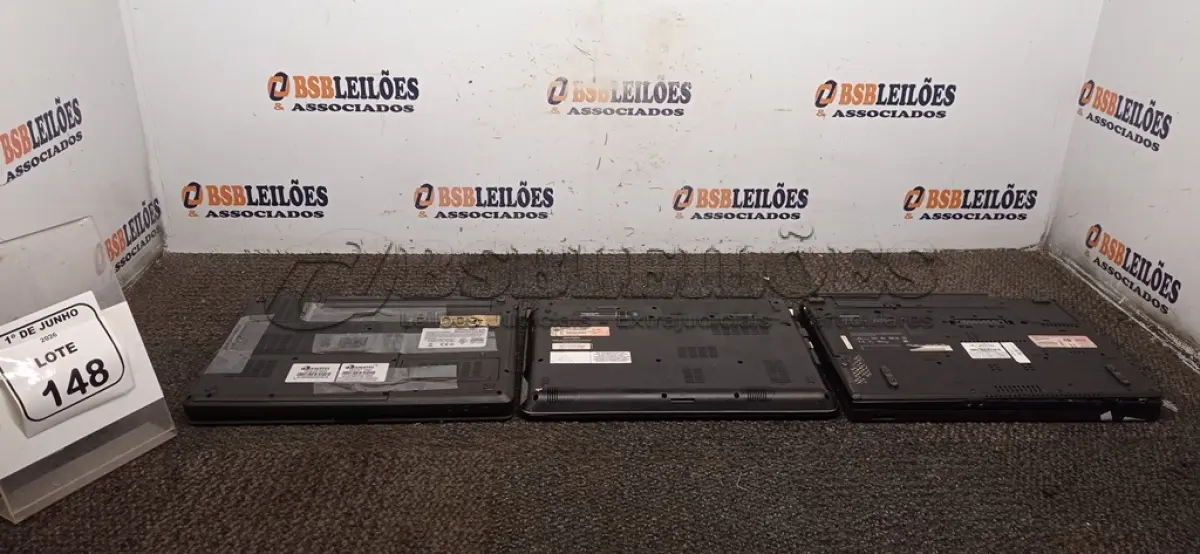 LOTE 148 - 03 NOTEBOOKS DE MARCAS E MODELOS DIVERSOS PARA RETIRADA DE PEÇAS. (NO ESTADO) ATENÇÃO! FAZER A VISITAÇÃO ANTES DE ARREMATAR, NÃO SABEMOS SE FUNCIONA, LEILÃO NÃO TEM GARANTIA E NEM DEVOLUÇÃO, SUJEITO A POSSÍVEIS AVARIAS VISÍVEIS/OCULTAS E/OU AUSÊNCIA DE COMPONENTES.