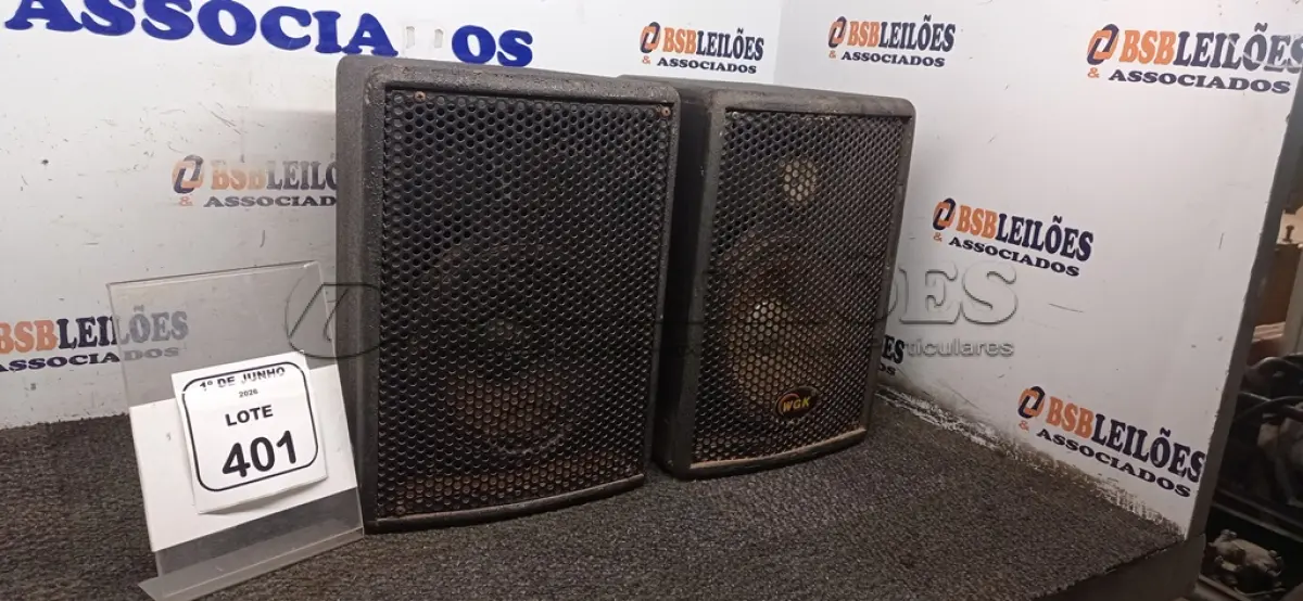 LOTE 401 - 02 CAIXAS DE SOM AUTO FALANTES MARCA WGK. (NO ESTADO) ATENÇÃO! FAZER A VISITAÇÃO ANTES DE ARREMATAR, NÃO SABEMOS SE FUNCIONA, LEILÃO NÃO TEM GARANTIA E NEM DEVOLUÇÃO, SUJEITO A POSSÍVEIS AVARIAS VISÍVEIS/OCULTAS E/OU AUSÊNCIA DE COMPONENTES.