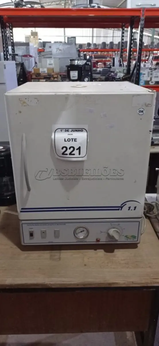 LOTE 221 - 01 ESTUFA PARA ESTERILIZAÇÃO E SECAGEM. (NO ESTADO) ATENÇÃO! FAZER A VISITAÇÃO ANTES DE ARREMATAR, NÃO SABEMOS SE FUNCIONA, LEILÃO NÃO TEM GARANTIA E NEM DEVOLUÇÃO, SUJEITO A POSSÍVEIS AVARIAS VISÍVEIS/OCULTAS E/OU AUSÊNCIA DE COMPONENTES.
