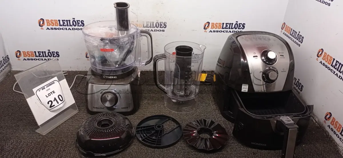 LOTE 210 - 01 AIR FRYER DE 4L 220V MARCA MONDIAL E 01 LIQUIDIFICADOR MODELO TURBO CHEF 220V MARCA MONDIAL. (NO ESTADO) ATENÇÃO! FAZER A VISITAÇÃO ANTES DE ARREMATAR, NÃO SABEMOS SE FUNCIONA, LEILÃO NÃO TEM GARANTIA E NEM DEVOLUÇÃO, SUJEITO A POSSÍVEIS AVARIAS VISÍVEIS/OCULTAS E/OU AUSÊNCIA DE COMPONENTES.
