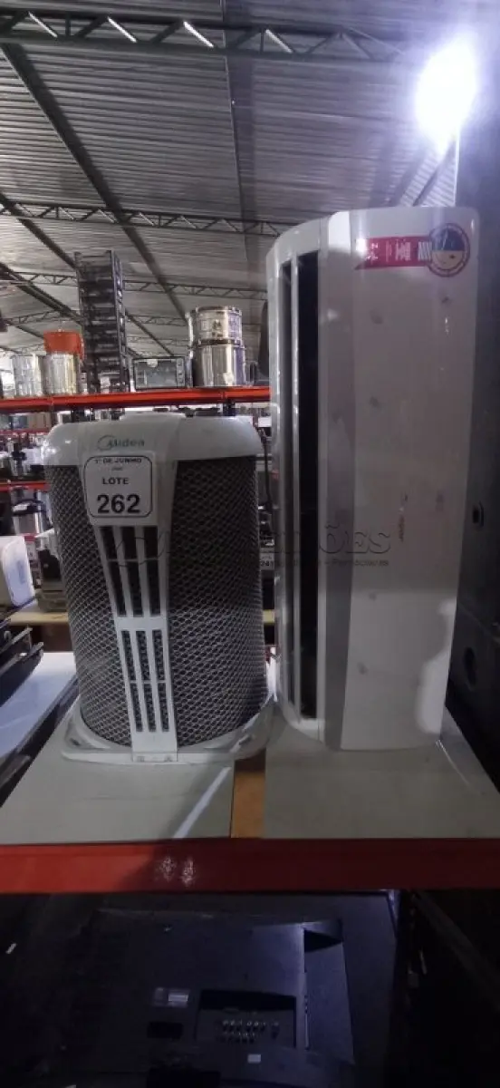 LOTE 262 - 01 AR CONDICIONADO DE 12.000 BTU/H COM CONDENSADORA MARCA MIDEA E EVAPORADORA MARCA SPRINGER. (NO ESTADO) ATENÇÃO! FAZER A VISITAÇÃO ANTES DE ARREMATAR, NÃO SABEMOS SE FUNCIONA, LEILÃO NÃO TEM GARANTIA E NEM DEVOLUÇÃO, SUJEITO A POSSÍVEIS AVARIAS VISÍVEIS/OCULTAS E/OU AUSÊNCIA DE COMPONENTES.