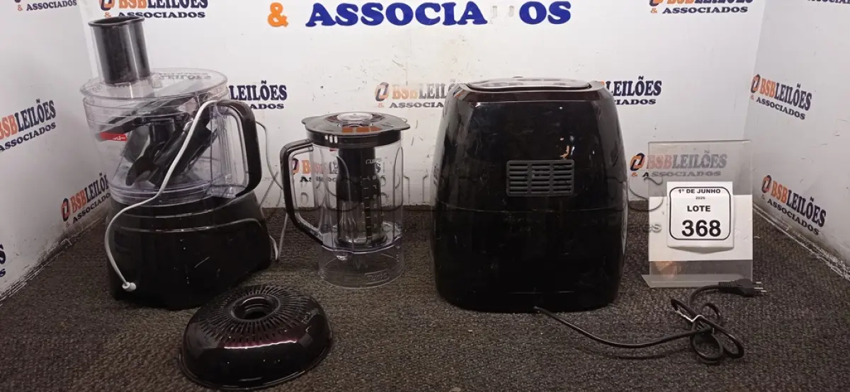 LOTE 368 - 01 AIR FRYER DE 5,5L E 01 LIQUIDIFICADOR MODELO TURBO MASTER MARCA MONDIAL. (NO ESTADO) ATENÇÃO! FAZER A VISITAÇÃO ANTES DE ARREMATAR, NÃO SABEMOS SE FUNCIONA, LEILÃO NÃO TEM GARANTIA E NEM DEVOLUÇÃO, SUJEITO A POSSÍVEIS AVARIAS VISÍVEIS/OCULTAS E/OU AUSÊNCIA DE COMPONENTES.
