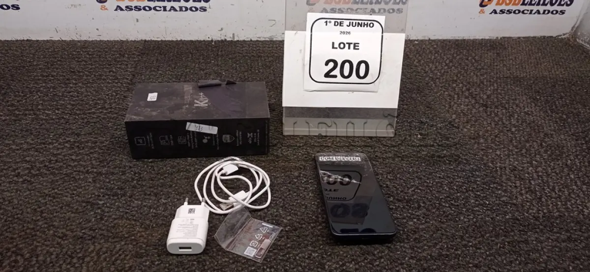 LOTE 200 - 01 SMARTPHONE MODELO K12 MARCA LG. (NO ESTADO) ATENÇÃO! FAZER A VISITAÇÃO ANTES DE ARREMATAR, NÃO SABEMOS SE FUNCIONA, LEILÃO NÃO TEM GARANTIA E NEM DEVOLUÇÃO, SUJEITO A POSSÍVEIS AVARIAS VISÍVEIS/OCULTAS E/OU AUSÊNCIA DE COMPONENTES.